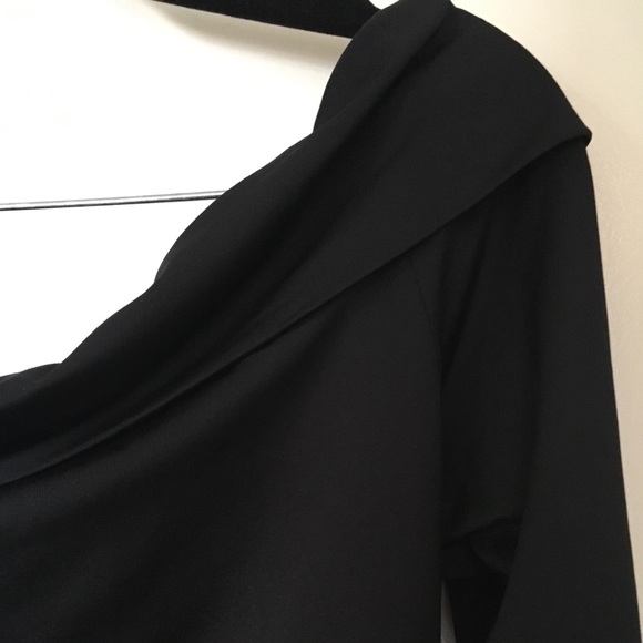 2/$12! H&M Off Shoulder Long Sleeve Top Black - Picture 6 of 14